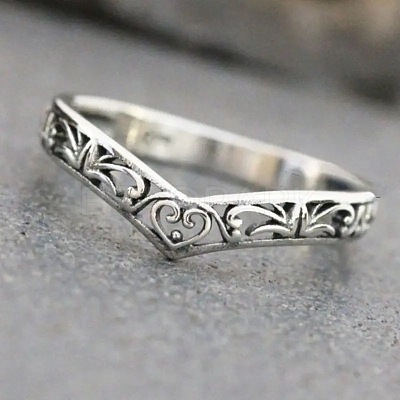 Hollow Out V-Shaped Heart Pattern Brass Finger Rings FS-WGACF43-05-1