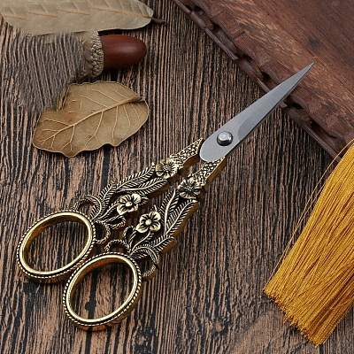 Flower Pattern Alloy with Stainless Steel Scissors PW-WG70037-01-1